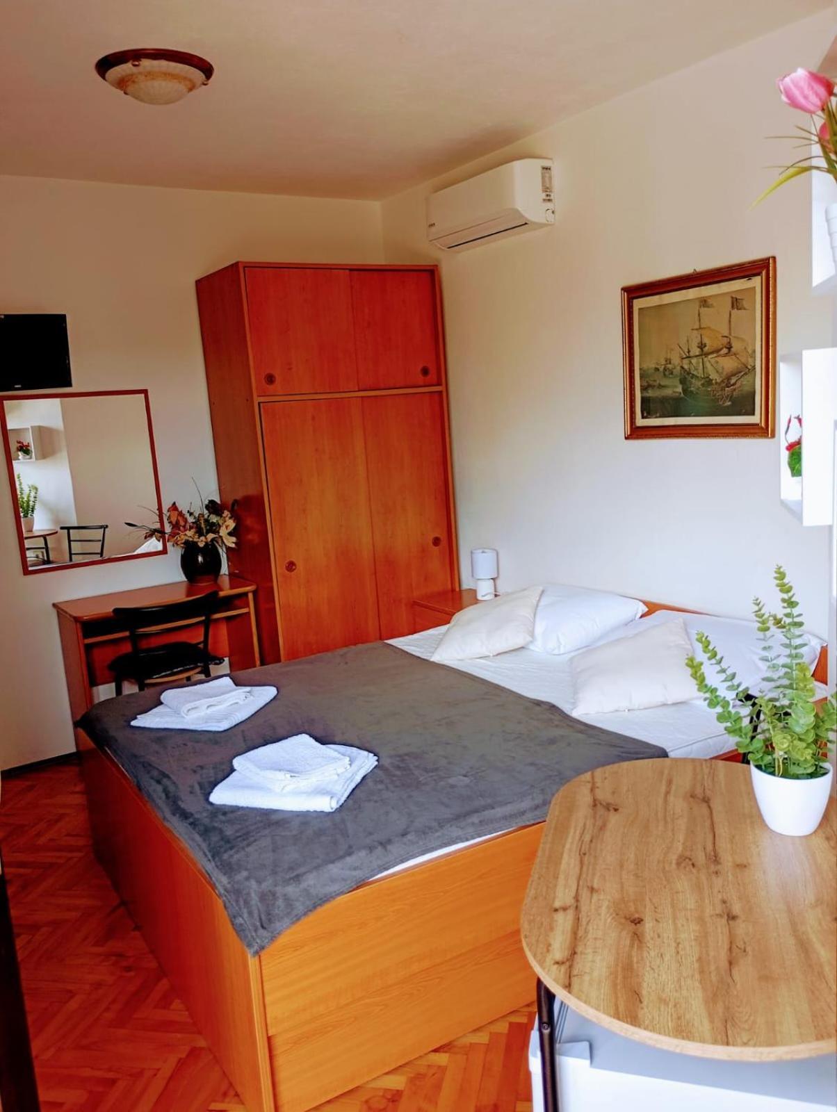 Rooms Helena Крк Экстерьер фото