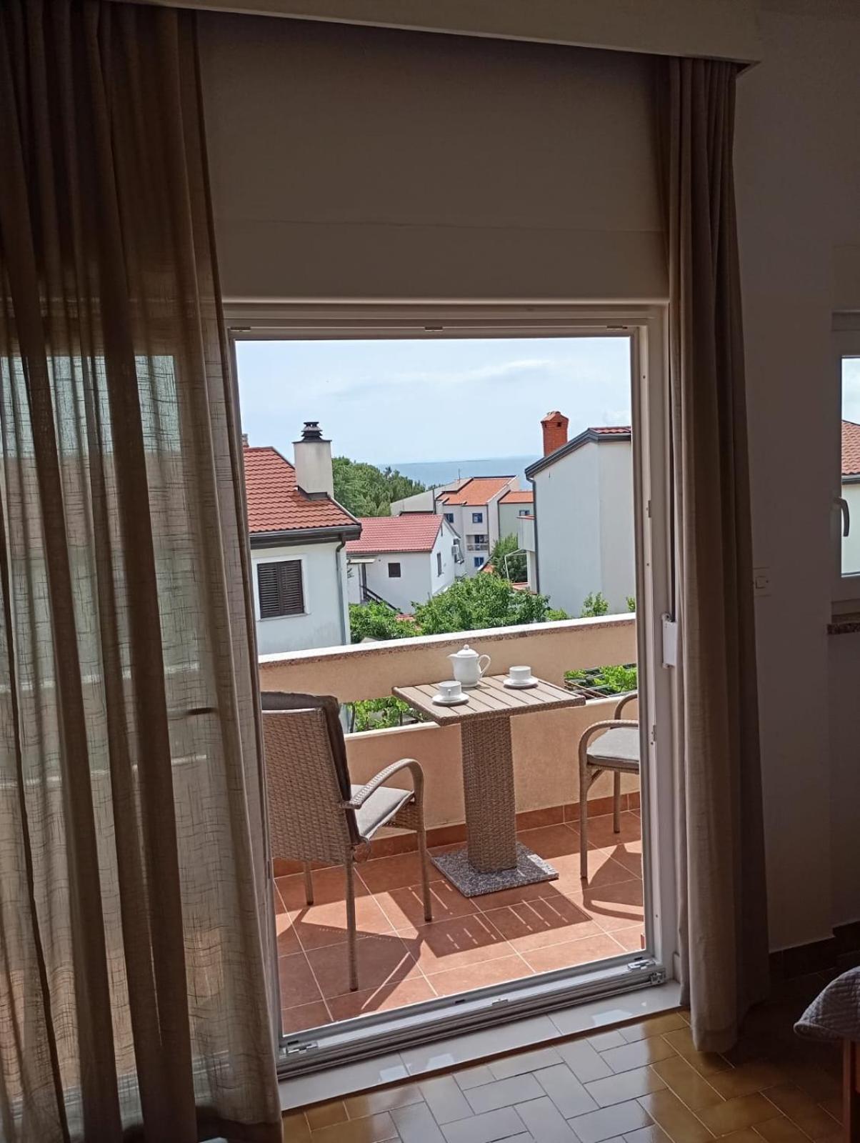 Rooms Helena Крк Экстерьер фото