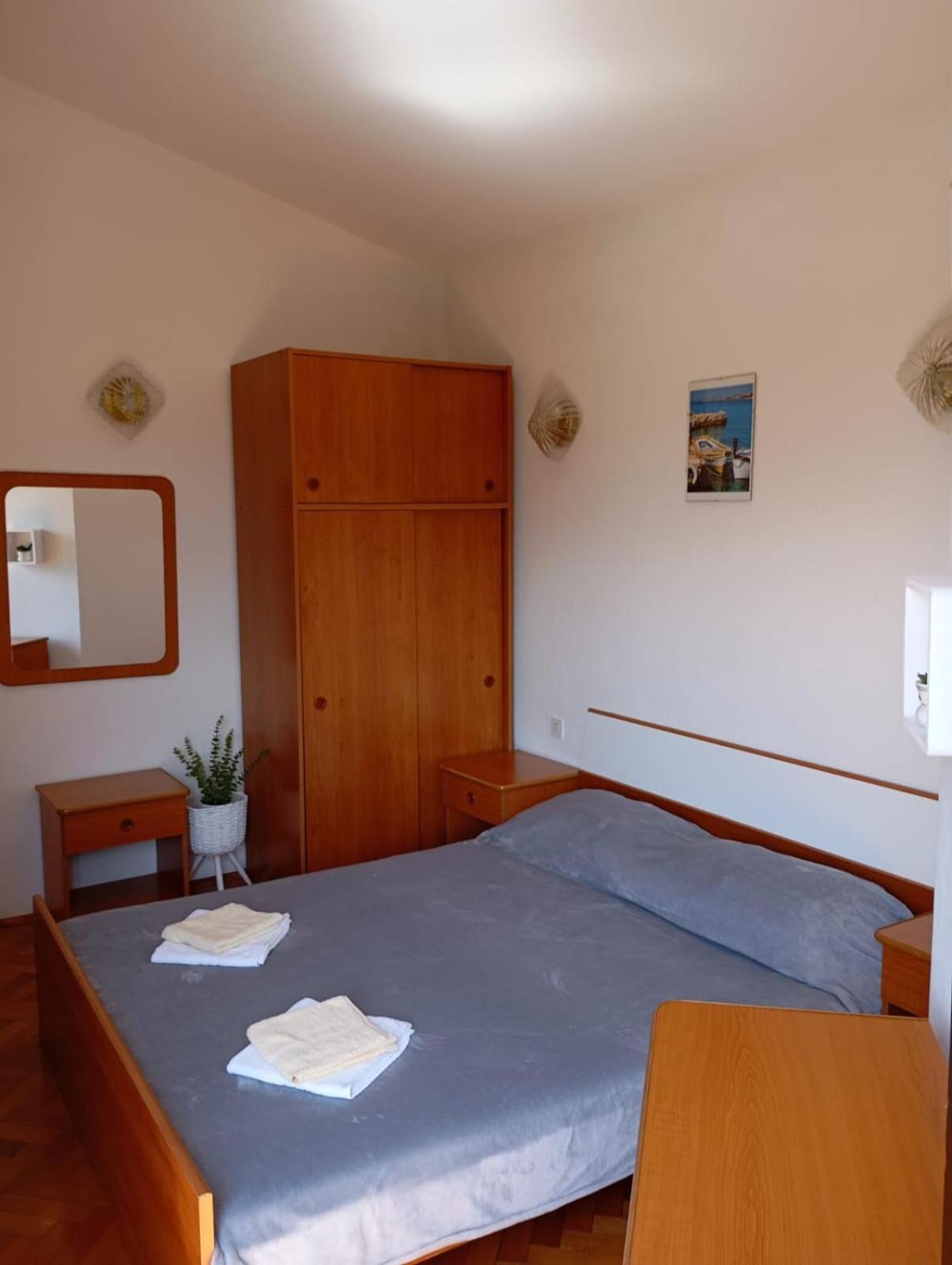 Rooms Helena Крк Экстерьер фото